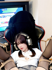 Gamer bondage