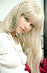 NYB - Elkie in blonde wig