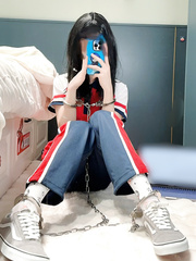 Tracksuit and transport handcuffs