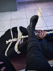 yo en hogtied